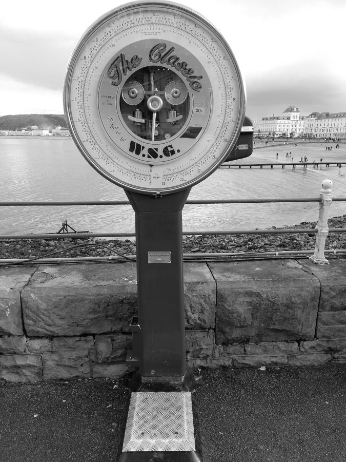 LachlanMain's tweet photo. LLANDUDNO 2024.
On the pier, weighing yourself before the fish and chips?
#Llandudno #LlandudnoPier #weighingmachine #SeaSide #BlackandWhitePhotography https://t.co/NFjVkJKo3Y