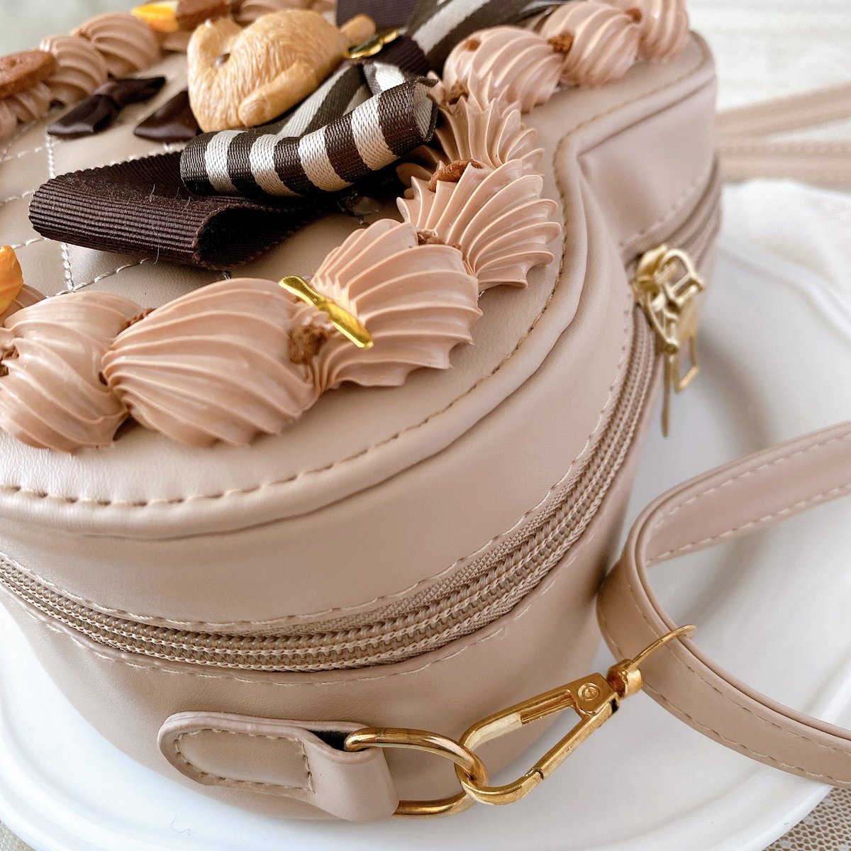 【新品未使用】 チョコケーキショルダーバッグ チェルシィ ハンドメイド チェルシィ ハンドメイド ケーキショルダーバッグ - メルカリ