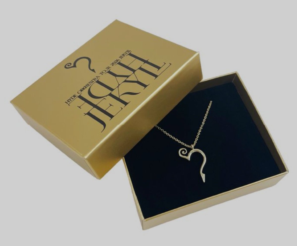 hロゴネックレス、 2017年のネックレスと 似てると思ってたら 「HYDEの