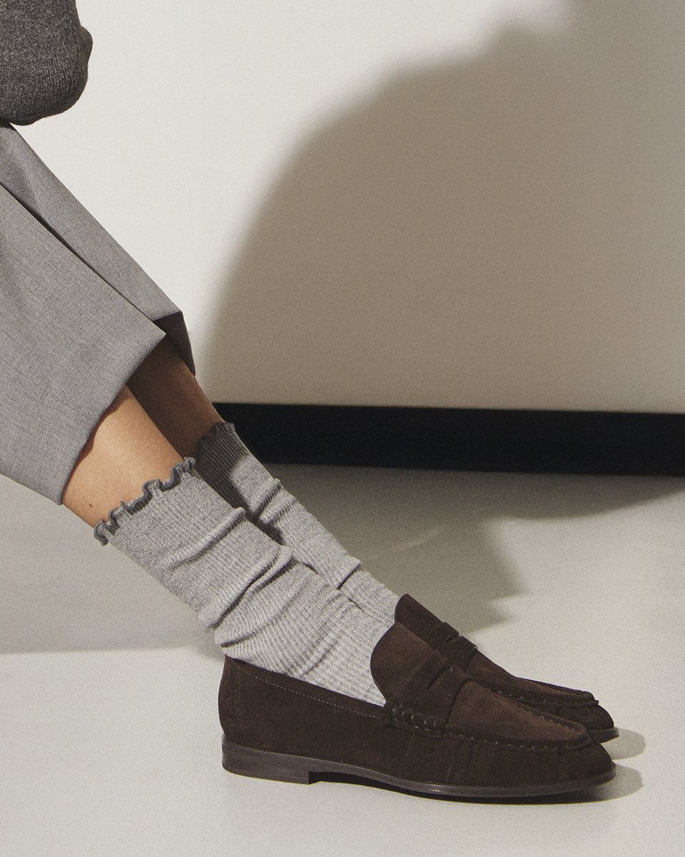 La belleza de lo sencillo. Cuando menos es más, todo encaja.

Consigue los mocasines GERENA en nuestra tienda online. ¡Últimas tallas disponibles!🛍️ goo.su/zTLMPbl

#pedromiralles #pmlovers #mocasines #loafers #trendy #lessismore #outfit