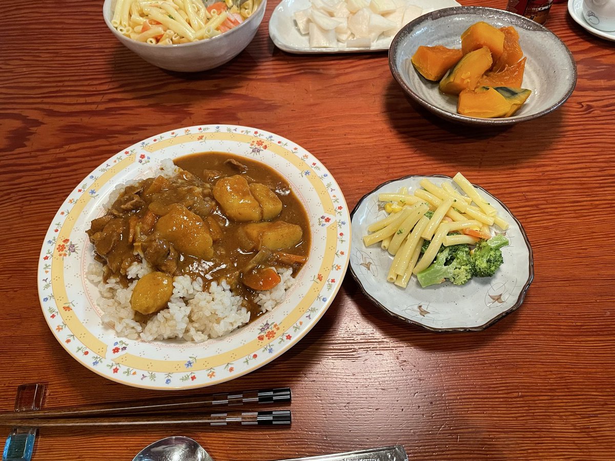 今夜は大好きなカレーライス🍛
後からくる辛さ
これは何かいつもと違うスパイスが入っているな？
美味しかった！ごちそうさまでした。