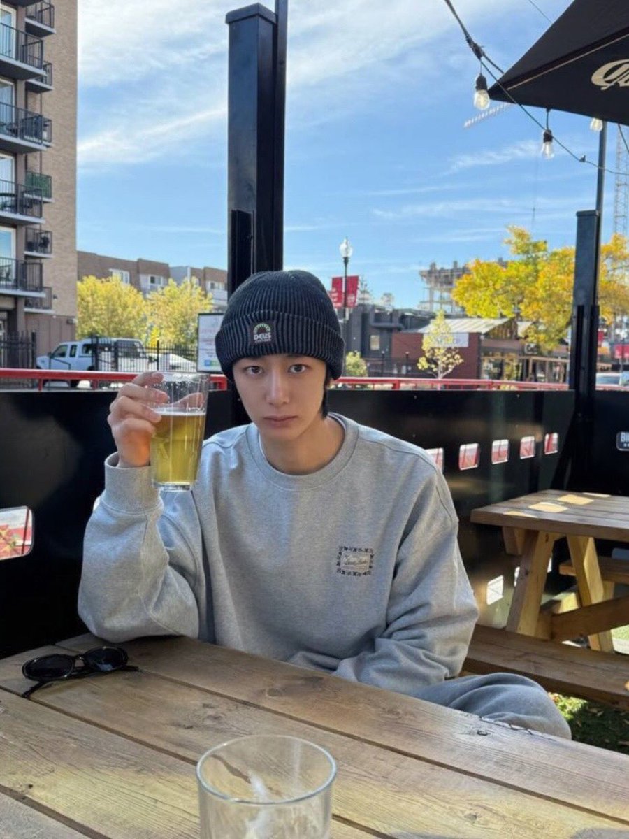 hyungwonspace's tweet image. hyungwon radiating boyfriend vibes as always