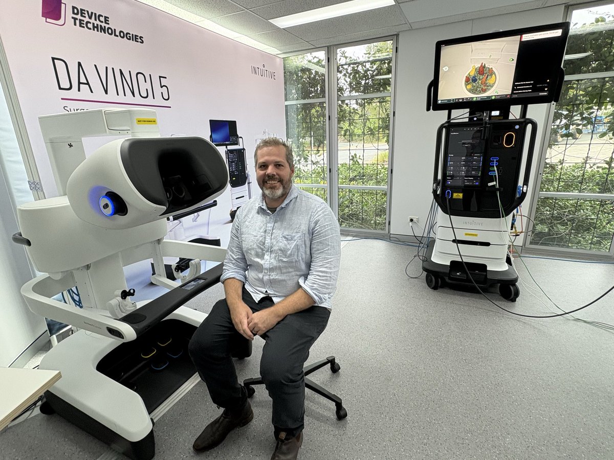 Amazing to have the Mater team test drive the  <a href="/IntuitiveSurg/">Intuitive</a> Da Vinci V on its Australian tour. Kids in a sweet shop