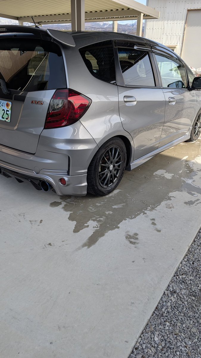 洗車機かけてホイールだけ手洗いしてDETAILARTISTのHYDRO施工。