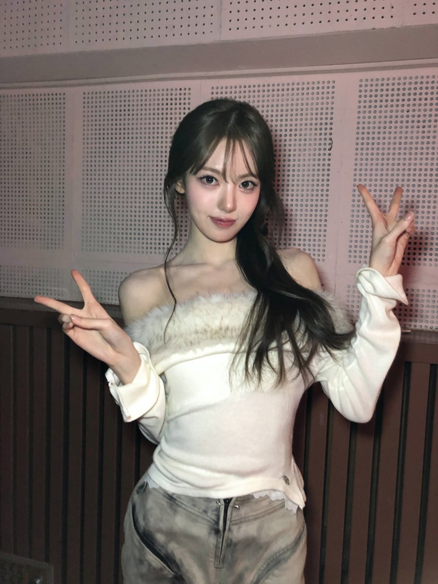 We_KiiiKiii's tweet image. [📸]
250127 #리무진서비스

많이 긴장됐지만 티키들 생각하면서 부른 노래들🎵
내 고백 받아줄 거지?!🤍

#KiiiKiii #키키
#SUI #수이
#404_NewEra #404_뉴에라 #DeluluPack 
#KiiiKiii_404_NewEra #KiiiKiii_DeluluPack