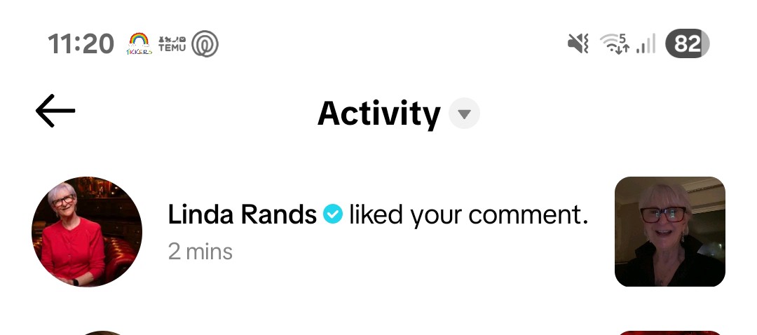 Hannah is writing tweet media