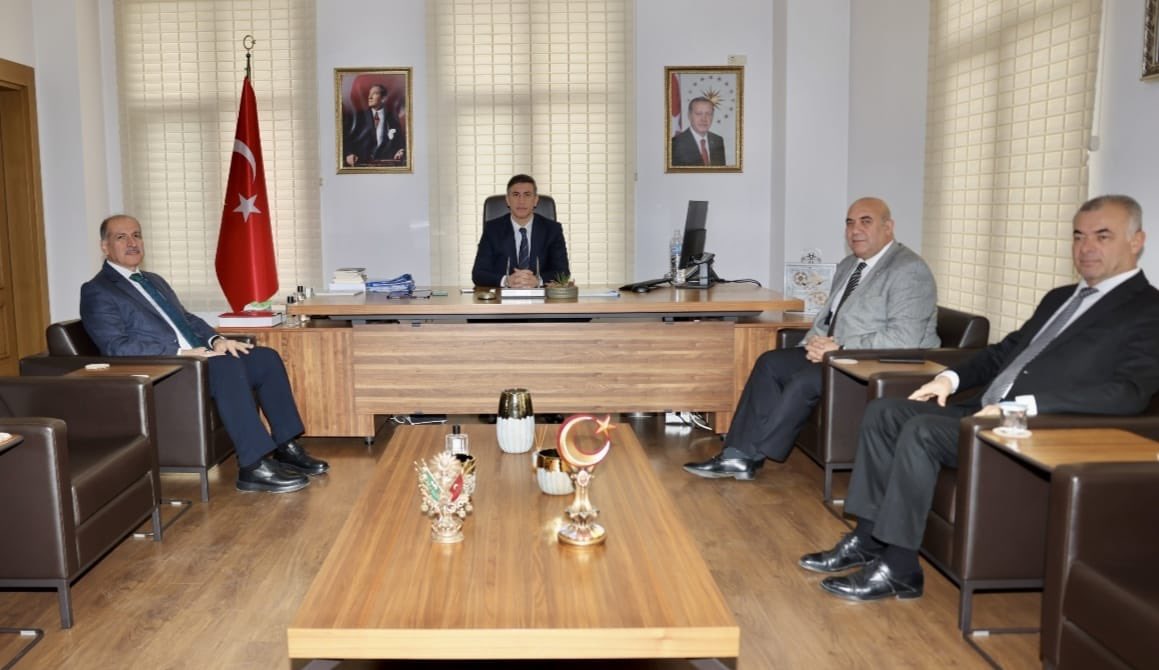 Adana İl Milli Eğitim Müdürü Sayın Mehmet Nurettin Aras ve beraberindeki heyeti makamımda kabul ettim.
​
Görüşmemizde; Yüreğir’imizin eğitim altyapısı, okullarımızın fiziki ihtiyaçları ve akademik başarının artırılmasına yönelik yürütülen projeleri değerlendirdik, kurumlar arası