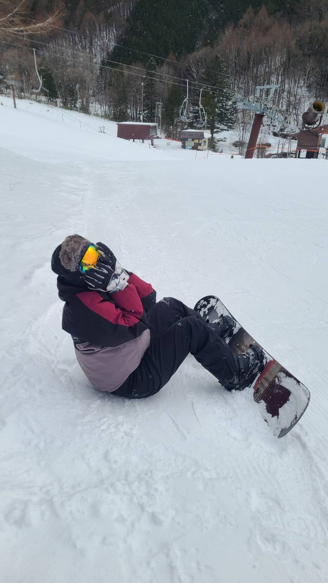 DAMII____'s tweet photo. 今シーズン初🏂毎度毎度膝からコケて、1週間ぐらい曲げるの痛いのよね。楽しかったです。 https://t.co/4xvoBuYNBp