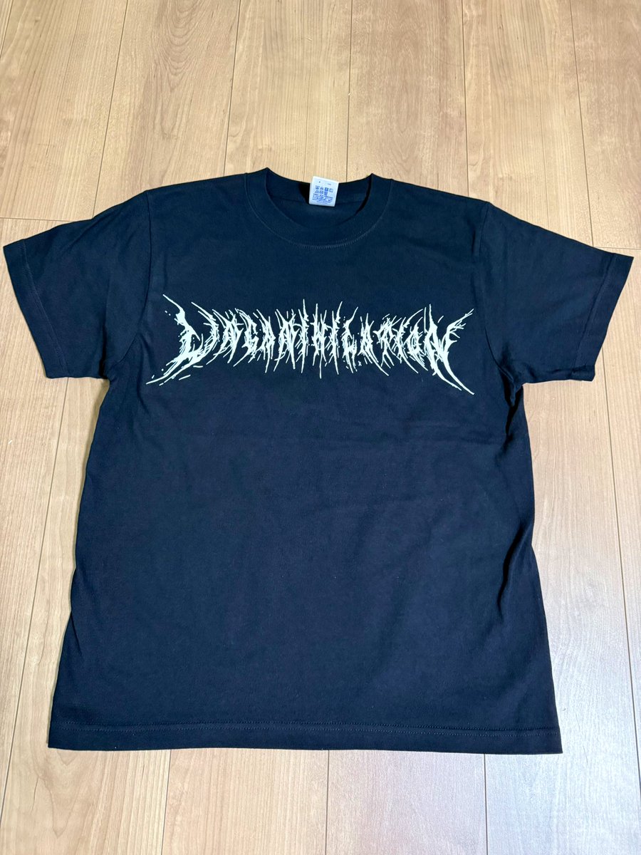 linganihilation's tweet image. 2026/01/31(SAT)
WildSideTokyo
『BATTLE CRY vol.8』

Linganihilation 
初ライブ記念マーチ制作🔥

Tシャツ（S/M/L/XL）¥2500
ステッカー4種 各¥200

極小生産につき再販未定⚠️
会場にて販売いたします🩸
欲しい方はお早めに❗️
よろしくお願いします🔥
