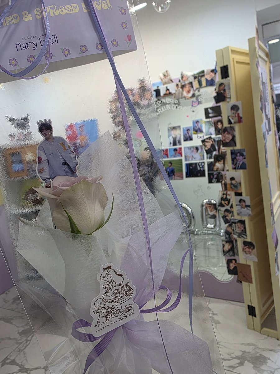 예쁜 짱이보다 더 예쁜 포스터를 선물받았어요!!😭😭🥹
럭드로 슬로건도 받았는데,예뻤던 생카보다 더 예쁜 선물 감사합니다💜❣️🫶