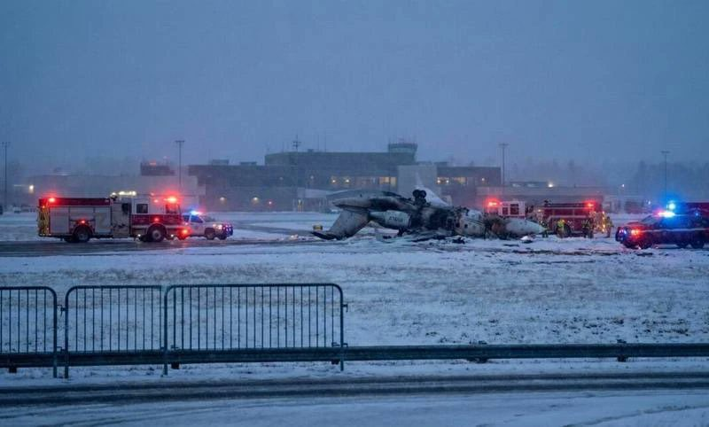eyes_globe's tweet photo. ✈️ #US Plane Crash | Maine 🇺🇸❄️

At least 7 people were killed after a private jet crashed and overturned in a snowstorm in #Maine, reports say. 

The aircraft was found upside down as emergency crews responded amid severe winter weather.

#soumis #GUINZLY #ابو_حصه https://t.co/Sr2ZrP8dTq