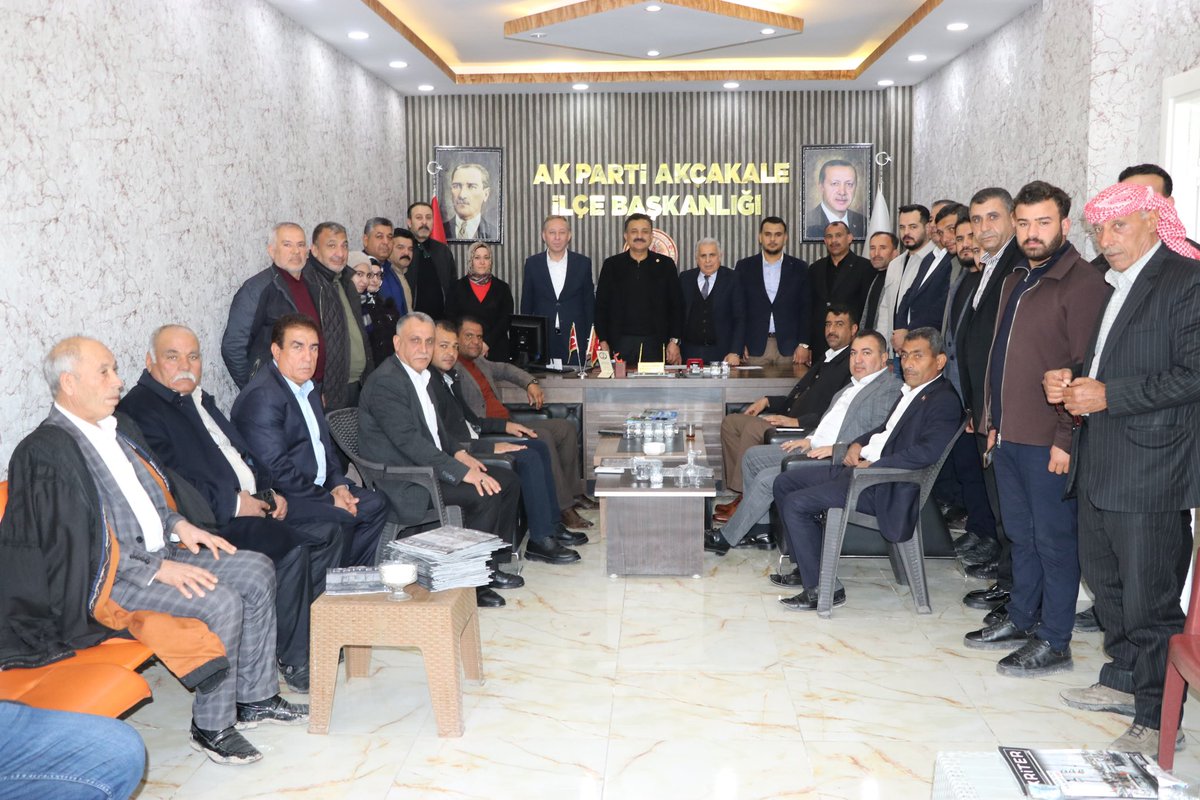 AkAkcakaleparti's tweet photo. İlçe Başkanımız İsa Sabuncu başkanlığında;
Şanlıurfa Milletvekilimiz Hikmet Başak,
İlçe Koordinatörümüz Mehmet Büyükfırat,
Kadın Kolları Başkanımız Meral Murat,
Gençlik Kolları Başkanımız Hüseyin Bertan
ve Yönetim Kurulu Üyelerimizin katılımıyla; 

Haftalık Olağan Yönetim Kurulu Toplantımızı gerçekleştirdik.

Toplantımızda;
• Teşkilat çalışmalarını ele aldık,
• Saha faaliyetlerini değerlendirdik,
• Önümüzdeki dönem yapılacak çalışmaları istişare ettik,
• Ulusal ve yerel gündemi değerlendirdik,
• Hemşehrilerimizin sorun ve taleplerini görüştük.

Akçakale’mize hizmet yolunda birlik ve beraberlik içerisinde, kararlılıkla çalışmalarımıza devam ediyoruz.

#AKAkçakale #AKParti #İsaSabuncu

@RTErdogan @abuyukgumus @acarfaruka @isasabuncuu @farukaytek @hakanaksu058 @milhamigunbegi @HikmetBasak_63 @mustafaelitas @efkanala @bybekirbozdag @Akparti