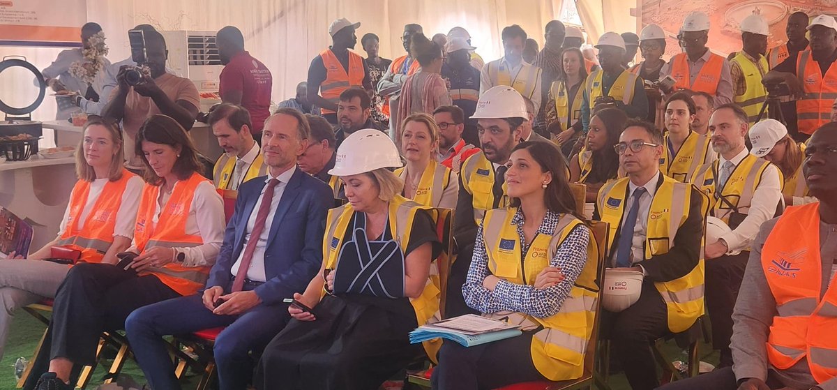 EUAmbSenegal's tweet photo. Ravi d’avoir constaté, avec @OnasSenegal et la #TeamEurope, les avancées du projet de dépollution de la #BaieDeHann lors de cette visite de haut niveau en marge de la #UNWaterConference.

Une nouvelle pierre à l’édifice de notre partenariat 🇪🇺🇸🇳

#GlobalGateway #Senegal2050 https://t.co/cUamzr4cS2