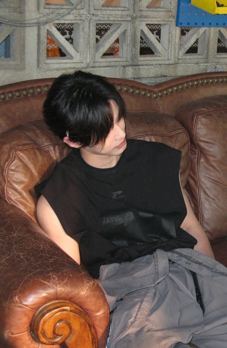 lovestheryu's tweet image. listens                               yaps a lot