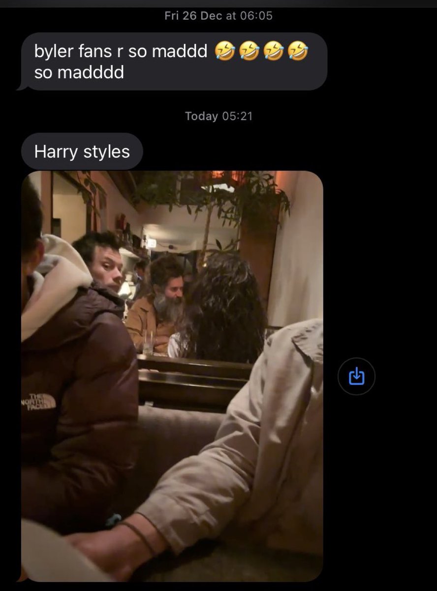 HS_News_'s tweet image. Harry and Zoë Kravitz with friends at a restaurant in Los Angeles yesterday 

- January 26, 2025
