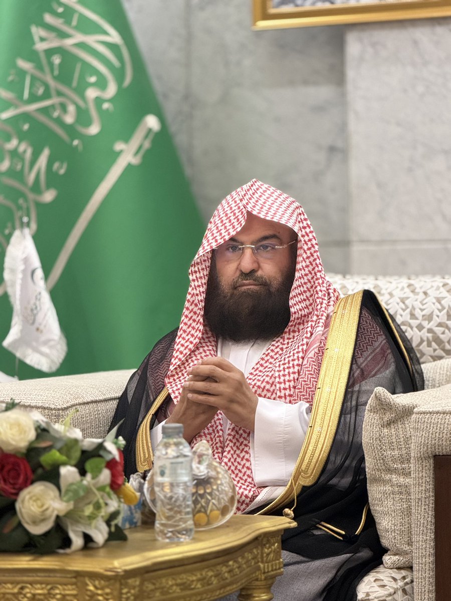 abdaullah_q7's tweet photo. قام معالي الشيخ الدكتور عبدالرحمن بن عبدالعزيز السديس، رئيس الشؤون الدينية بالمسجد الحرام والمسجد النبوي، جولة ميدانية تفقدية لعدد من المواقع الدينية والخدمية، للاطلاع على سير العمل وجودة الخدمات المقدّمة لقاصدي المسجد الحرام https://t.co/obv6J1Jwlu