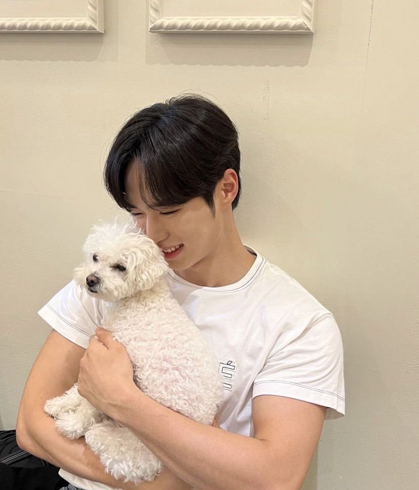 junchacc0's tweet image. i'm so happy dj sohyun mentioned junseo in wei. b2p never really talked about junseo's past, so people who didn't one-pick him never truly knew who he was before joining boys planet. junseo is such an adorable and kind maknae to his hyungs, and they love him so deeply in return.…