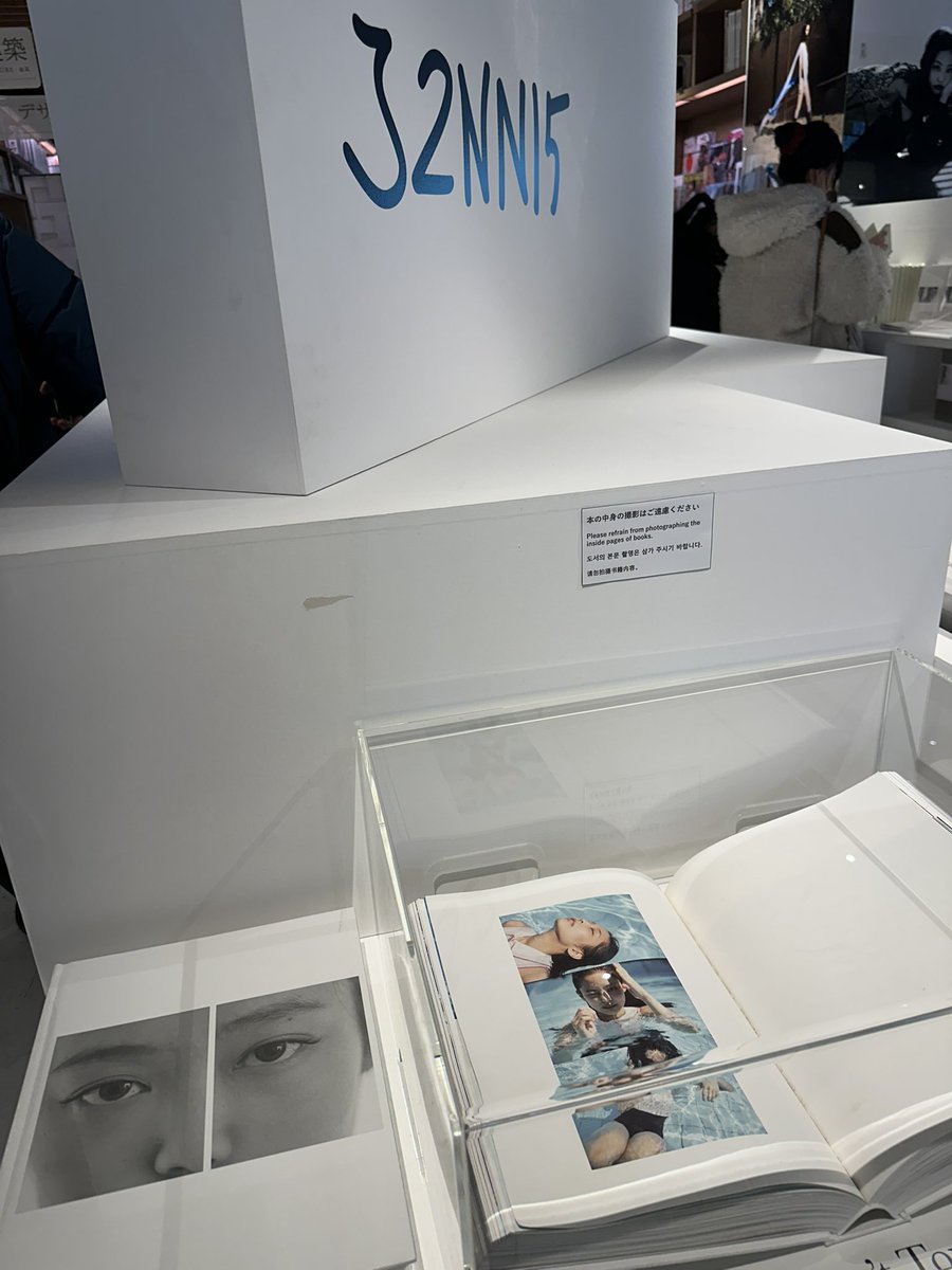 JENNIE J2NNI5 写真展 ポップアップ 代官山 グッズ 3点セット JENNIE J2NNI5 写真展 ポップアップ 代官山 グッズ 3点セット - メルカリ