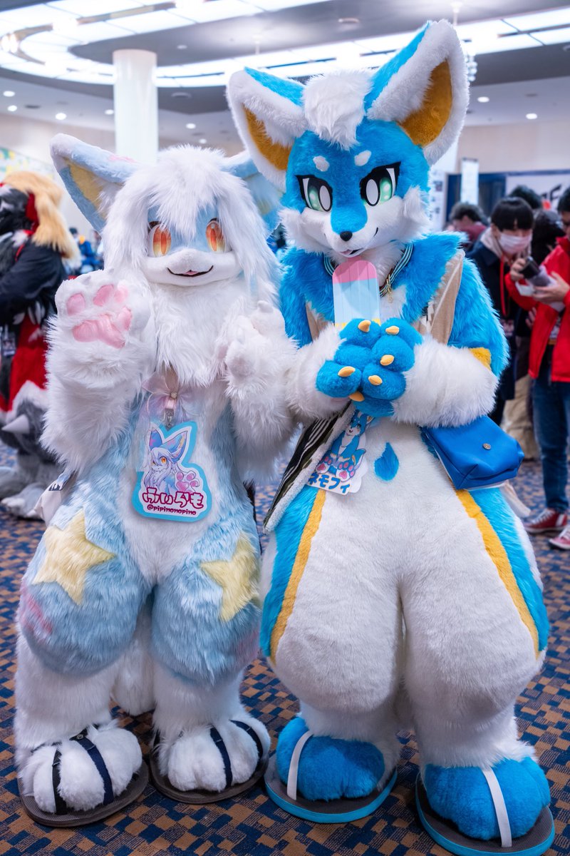 ネモフィと一緒に💙（<a href="/6428Yuki/">雪のこ</a> ）

ふぃらも…ネモフィ…なんだか名前に親近感を感じるね。これ、立ってる位置が逆だったらネモフィラモだったね…なんてね。
ネモフィの着ぐバーが僕と同じ配色だったよ。いいな〜🍦
#JMoF2026