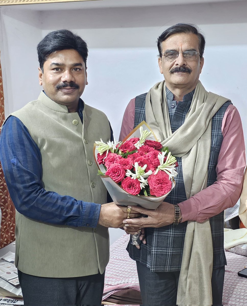 kptripathibjp's tweet photo. अखिल भारतीय विद्यार्थी परिषद के राष्ट्रीय अध्यक्ष प्रो. रघुराज किशोर तिवारी जी को जन्मदिन की हार्दिक शुभकामनाएं।

बसामन मामा का आशीर्वाद सदैव आप पर बना रहे ऐसी कामना है।

#भाजपा #रीवा #सेमरिया_विधानसभा #kptripathi #सेमरिया #semariya69 #kptripathisemariya #semariya #kptripathibjp https://t.co/kwwCOqBr88