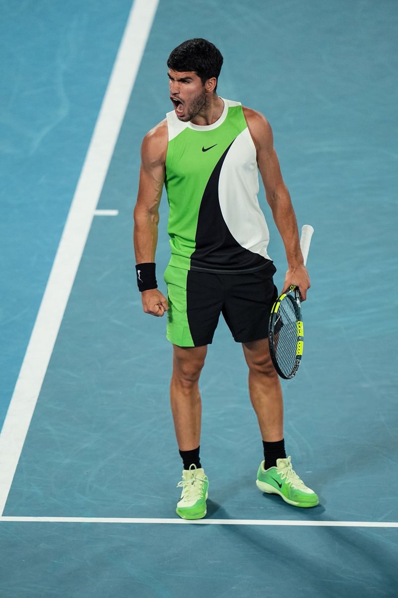 Alcaraz4AR's tweet image. كارلوس ألكاراز يكسر عقدة ربع النهائي في بطولة استراليا المفتوحة بتغلبه على الاسترالي أليكس دي مينور بثلاث مجموعات نظيفة (7-5، 6-2، 6-1) ليعبر للدور نصف النهائي ✅

ويضرب موعداً مع الألماني ألكسندر زفيريف في نصف النهائي 🔥

#AO2