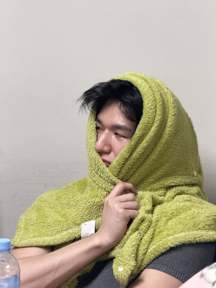 หมาป่าลืมตาาาา  <a href="/mos_psl/">moslhong</a> 

#moslhong