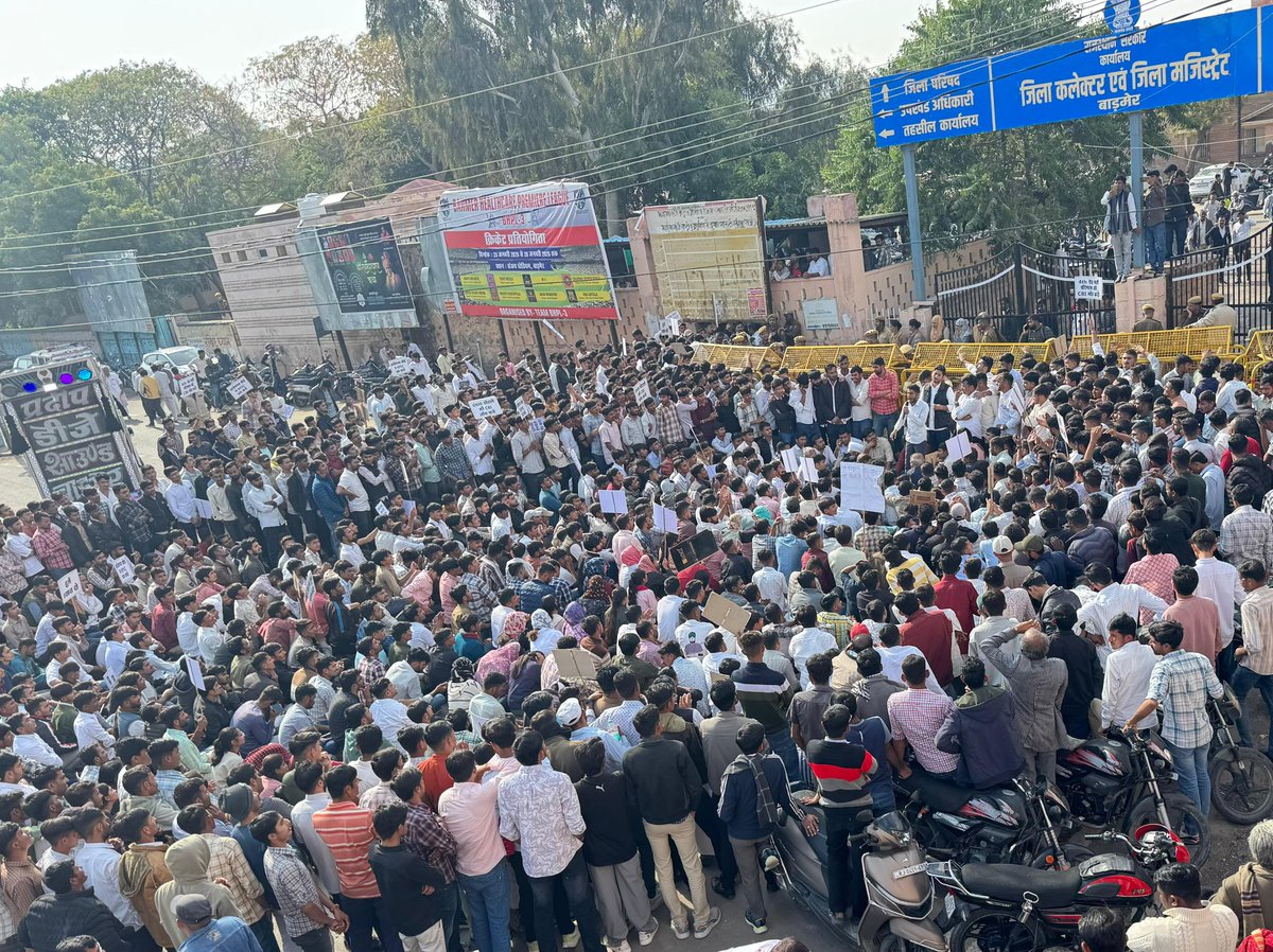 बाड़मेर को फिर से सलाम 🙌 
पहले सुनते थे लू पश्चिम राजस्थान से आती है, अब देखते हैं हर मांग की आवाज पश्चिमी राजस्थान से ही उठती है,,,
#OMR_घोटाला_मांगे_CBI_जांच