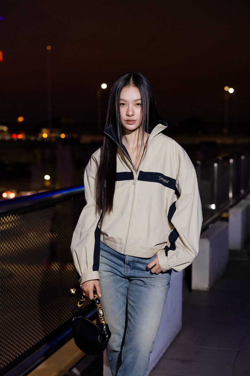 ミルク・パンサ × サンローラン
26年冬 メンズショーへ
━━━━━━━━━━━━
アマリア ホーボーを携えたタイの女優、ミルク・パンサを空港でキャッチ。

▼バッグの詳細はこちら
bit.ly/49HdOto