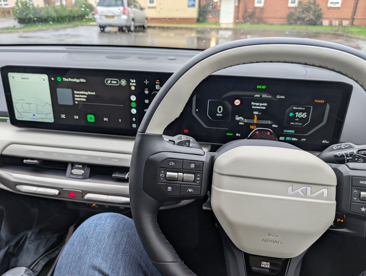 CaptainTactless's tweet image. It's a spaceship lol