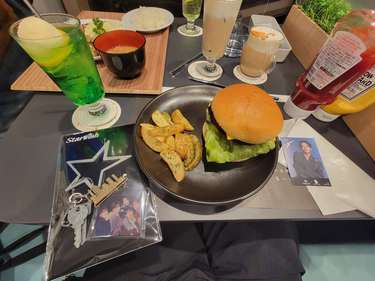 Rk_sh22's tweet photo. 行ってきた！！🌟 ̖́-
#STARGLOWCAFE 
 #STARGLOW #STARS 
 #ブランチパーク https://t.co/8G3lepRY6D