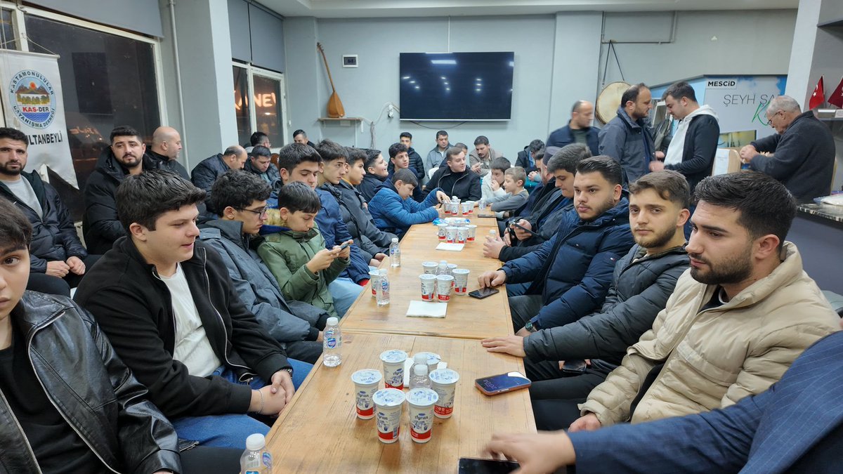 SultanbeyliSb's tweet photo. Kas-Der Kastamonulular Sultanbeyli Şubemizin Gençlik Kolları’mızın düzenlediği Birlik Gecesinde gençlerimize verdiğimiz destek projeler ile, artık birbirini tanıyan, kaynaşmış ve aynı gönül bağı etrafında birleşmiş gençlerimizle bir araya gelmenin mutluluğunu yaşadık. https://t.co/Nkwz7xEEy8
