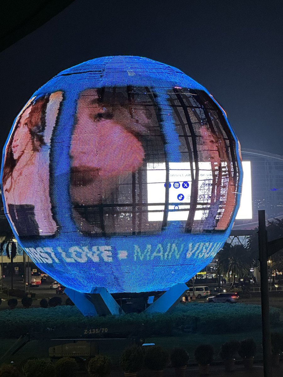 John Dexter 🎀 tweet media