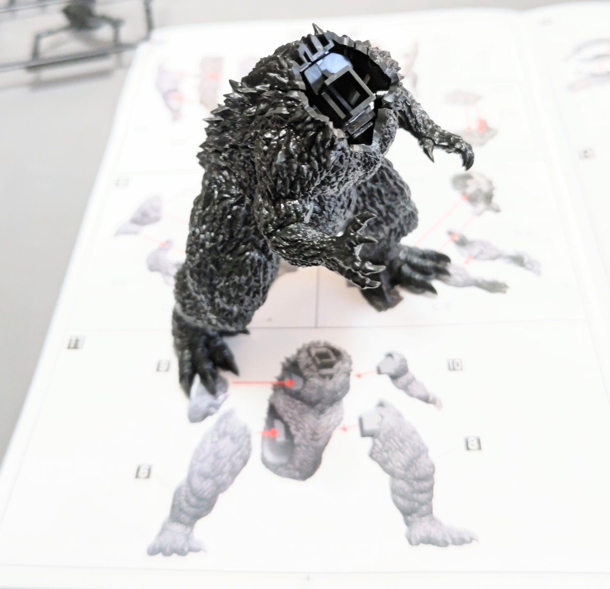 ゴジラ2000 #アオシマ ゴジラ (1999)① 今回も組み立てながらビックリ