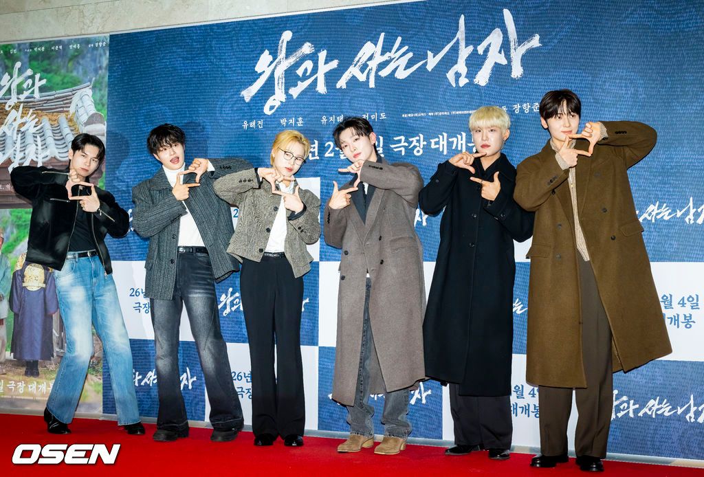 The photos I’m waiting for!!! 🥹

Mini Wanna One reunion at the VIP premiere of Jihoon's film The King's Warden