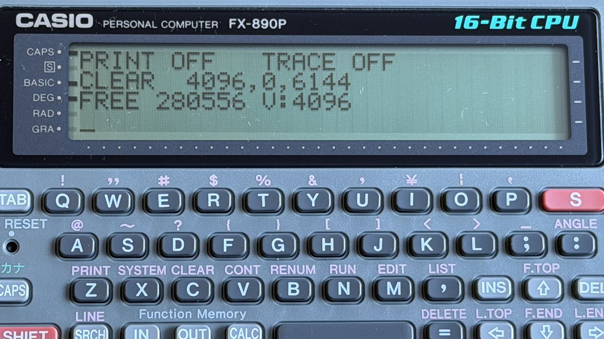 Ya me llegó la FX-890P que le compré a TAKKエンジニアリング 😍
Está impoluta, sin rallones, como nueva ✨
Le puse la expansión de 32K de Jeff Birt, diseño optimizado tipo RP-33: PCB dorado, ensamblada y testeada, con soporte 3D para las zebra strips. Una joyita retro 👌
#FX890P