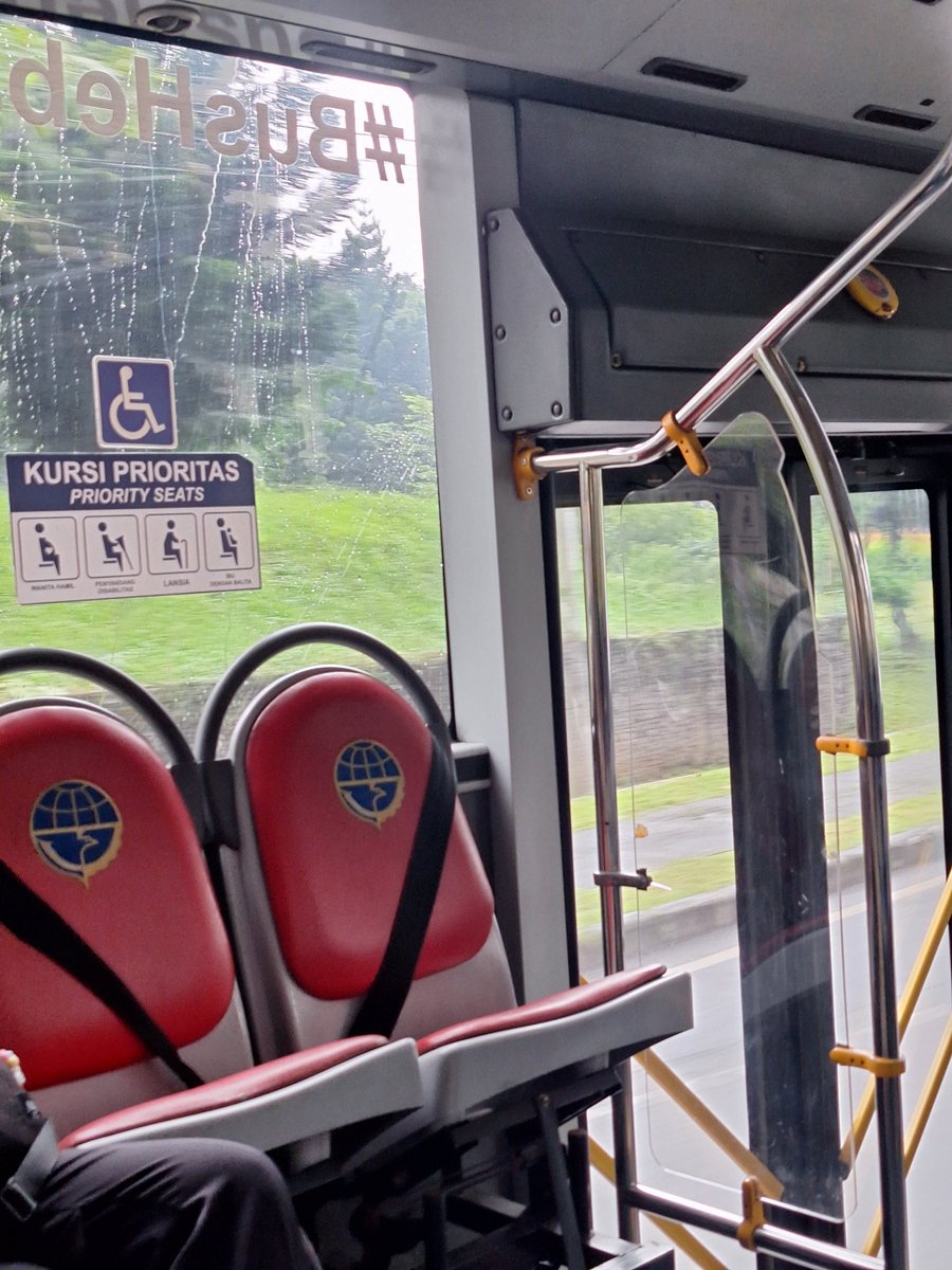 Clean... calming... safe for everyday wear... and still stays on me for hours even after getting caught in the rain???

This local fragrance deserves way more recognition 👏