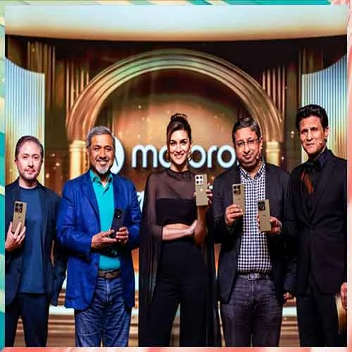 faceoff_tech's tweet photo. Motorola launches ‘Signature’ ultra-premium smartphone series in India
#MotorolaSignature #UltraPremiumPhones #MadeInIndia #SmartphoneLaunch #LuxuryTech #MobileInnovation #FlagshipKiller
https://t.co/xdAoQx79h4 https://t.co/eR46GGKMMk