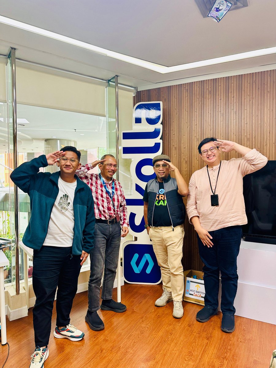 Mampir kantornya <a href="/SkollaOnline/">Skolla | Bimbel UTBK SNBT 2026</a> yang baru, startup edutech yg semakin berkembang memberikan solusi digital pendidikan Indonesia,kudos all