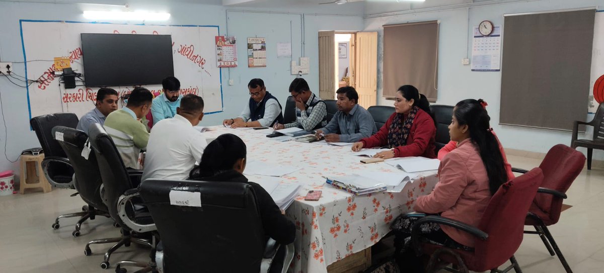 sdmpalanpur's tweet photo. આજરોજ પાલનપુર મુકામે આવેલ  ચિલ્ડ્રન રિમાન્ડ હોમ ખાતે નિરીક્ષણ સમિતિ, બાળ સંભાળ ગૃહ, પાલનપુરના અધ્યક્ષ તરીકે સમિતિના સભ્યો સાથે બેઠક કરી બાળકોને આપવામાં આવતી સુવિધાઓ બાબતે જરૂરી ચર્ચા તેમજ સમીક્ષા કરવામાં આવી. https://t.co/V0UDbv1wx9
