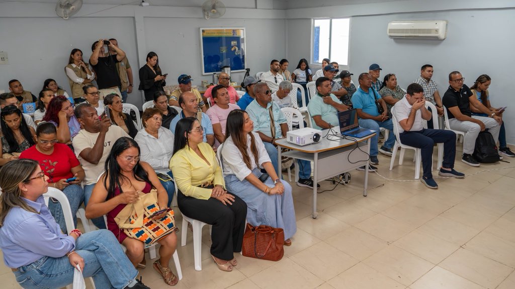 1/3 📍 ¡Arrancamos en el territorio! Socializamos el proyecto #Eleva500+ con líderes y presidentes de JAC de la Localidad 3 Perla del Caribe.

Bajo el mandato del alcalde <a href="/CarlosPinedoC/">Carlos Pinedo Cuello</a>, la #Ruta500+ llega a los barrios para fortalecer el tejido empresarial. 🧵👇
