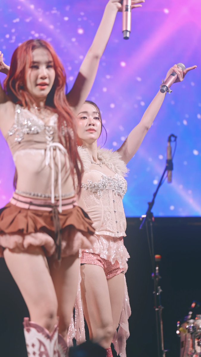 จงตั้งชื่อภาพนี้
#Mind4EVE #Jorin4EVE #4EVE 
#XOXOshowcase2026 
#XOXOentertainment