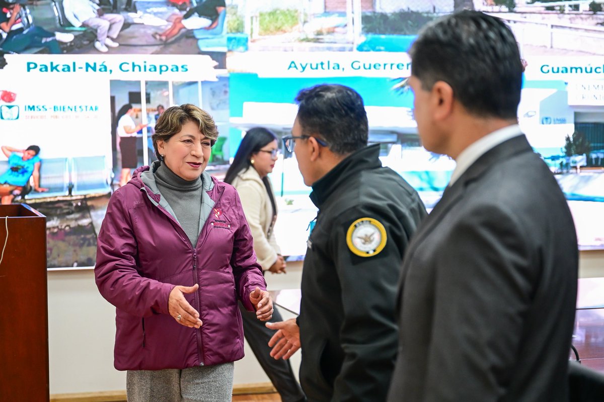 En Palacio de Gobierno, encabecé la Mesa de Paz de esta mañana, en la que las y los integrantes coordinamos acciones para la seguridad de las familias mexiquenses.
Agradezco al Presidente del <a href="/PJEdomex/">Poder Judicial Edomex</a>, Magistrado <a href="/mgdohector/">Magistrado Héctor Macedo García</a>, su asistencia este día.
#ElPoderDeServir