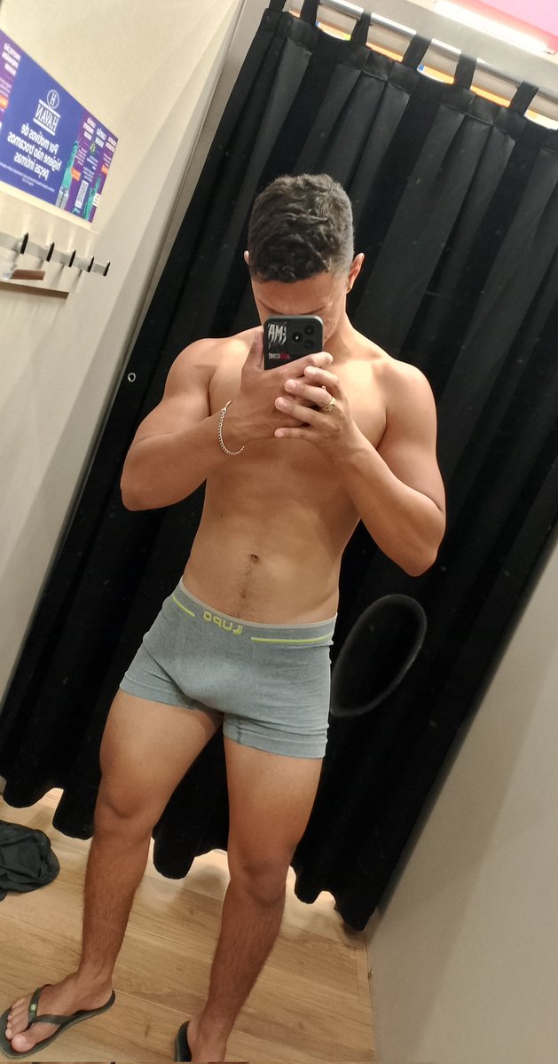 Corpo de MLK APLHA 💪🏽 que pisa gostoso na tua cabeça de beta otário.