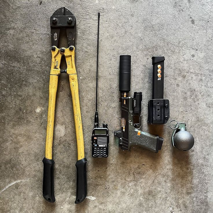 GunReels's tweet photo. The Essentials #EDC https://t.co/UVgJnrFOSW
