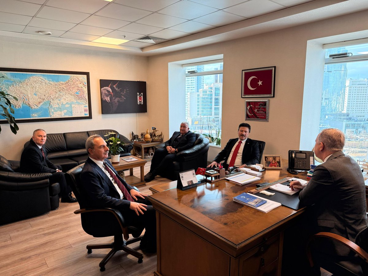 MehmetYiginer's tweet image. Milliyetçi Hareket Partisi Yerel Yönetimlerden Sorumlu Genel Başkan Yardımcımız ve Ankara Milletvekilimiz Sayın Sadir Durmaz’ı; İstanbul Esnaf ve Sanatkarlar Odaları Birliği Başkanımız Mesut Şengün, ESOB Başkan Vekilimiz Kemal Sarı ve Yönetim Kurulu Üyemiz Fevzi Kuvvet ile…