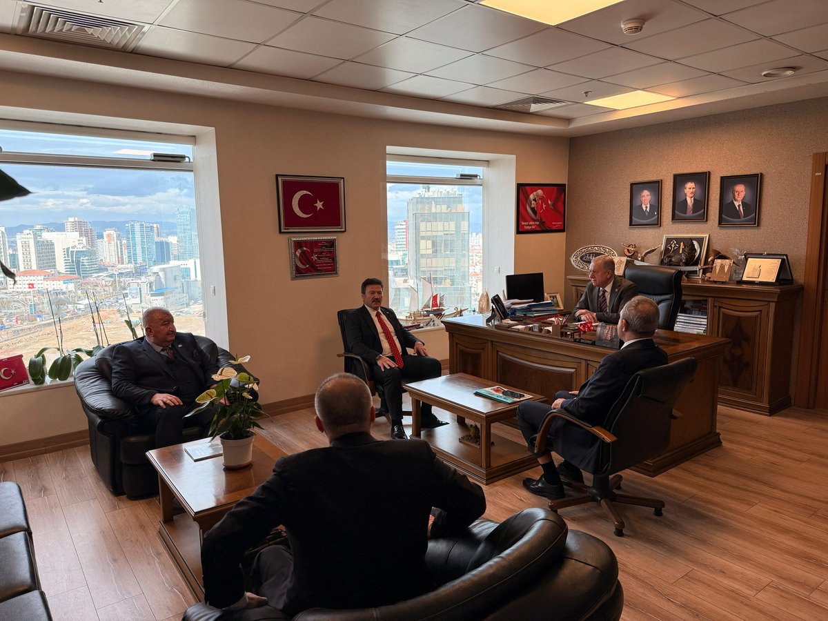 MehmetYiginer's tweet image. Milliyetçi Hareket Partisi Yerel Yönetimlerden Sorumlu Genel Başkan Yardımcımız ve Ankara Milletvekilimiz Sayın Sadir Durmaz’ı; İstanbul Esnaf ve Sanatkarlar Odaları Birliği Başkanımız Mesut Şengün, ESOB Başkan Vekilimiz Kemal Sarı ve Yönetim Kurulu Üyemiz Fevzi Kuvvet ile…