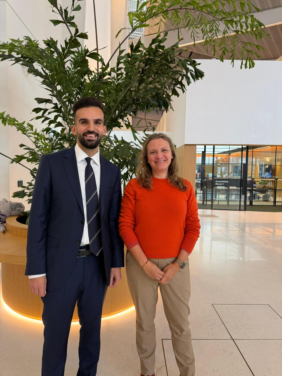 MarcelaBenede10's tweet photo. Great to meet Mete Coban, London’s Deputy Mayor for Environment, talking about Brentford’s waterways — the River Brent, the Thames, and the wider canal and tributary network 🌊
We discussed pollution, flood resilience, and protecting these vital resources for residents &amp; wildlife https://t.co/nIZOCO81PG