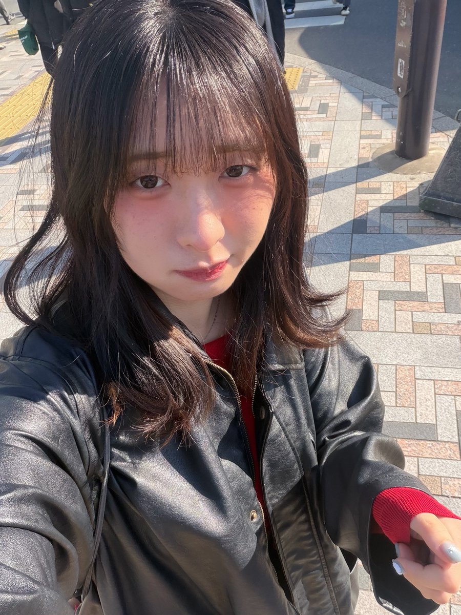 boolpan1111's tweet image. 髪を伸ばそうか切ろうか永遠に迷ってる🧐