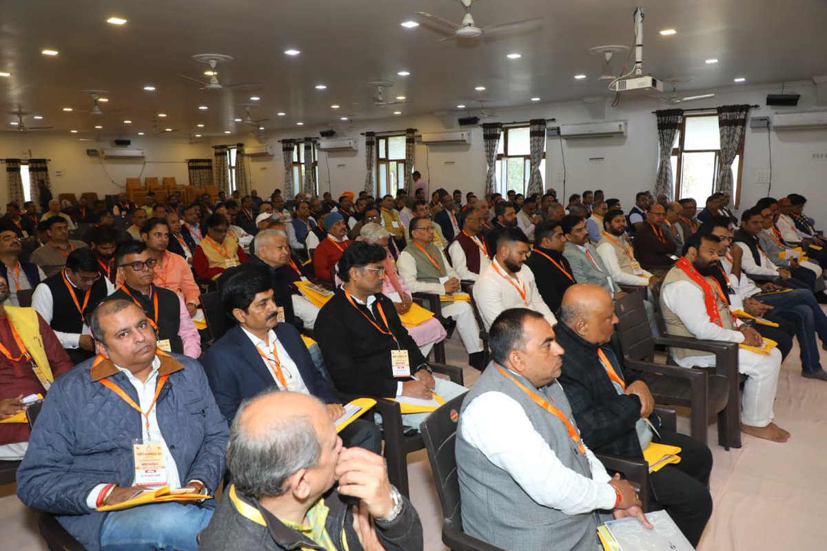 राष्ट्रीय स्वयंसेवक संघ का प्रारंभ संपूर्ण हिंदू समाज के संगठन के लिए हुआ था। संघ के संस्थापक डॉक्टर केशव बलिराम हेडगेवार ने काफी वर्षों तक विचार करने के बाद संघ कार्य का प्रारंभ 1925 ई. में किया था।    (संवाद कार्यक्रम, पटना)

#rss100