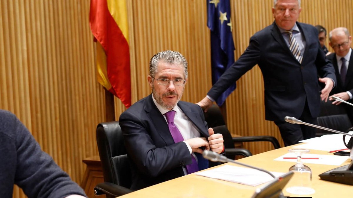 ¿SABÍAIS QUE AL DÍA SIGUIENTE DEL TRÁGICO ACCIDENTE DE ADAMUZ EMPEZÓ EL JUICIO DE LA PÚNICA? 

(aquel curioso caso de los volquetes de putas).

No, seguro que no lo habéis leído ni en el ABC, ni en el Mundo, ni lo comenta Inda en Ana Rosa o Ferreras en la Sexta...